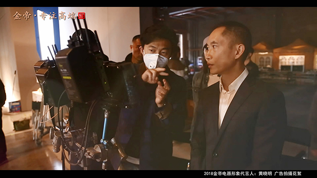 金帝集成灶张董在广告现场沟通 金帝集成灶张董在广告现场沟通